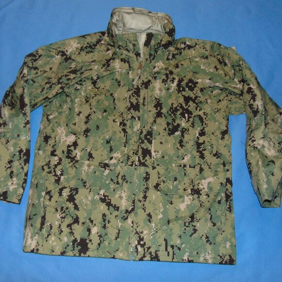 NEW  U.S. NAVY TYPE III CAMOUFLAGE GORE-TEX HOODED WORKING PARKA  MEDIUM SHORT - Picture 1 of 5